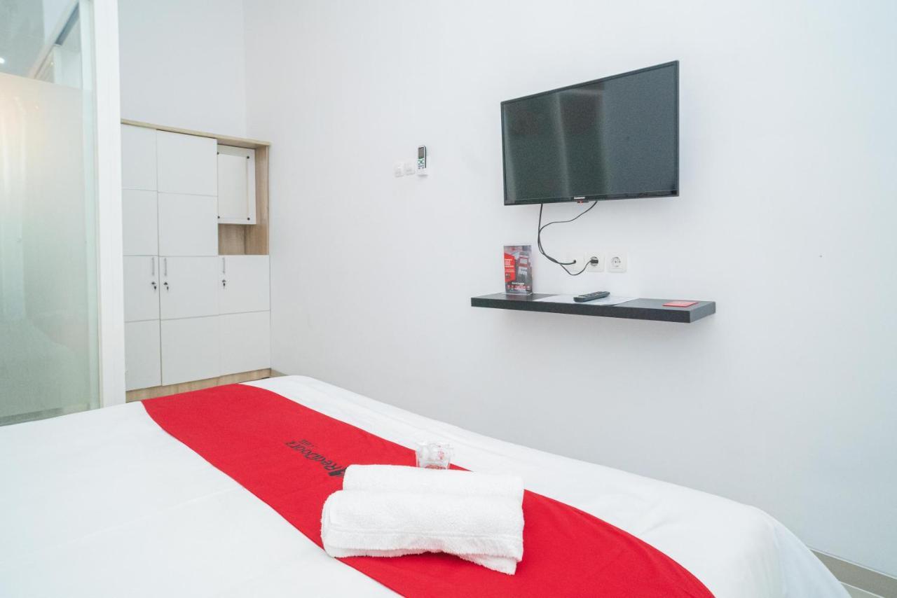 RedDoorz Syariah At Winong Nganjuk Hotel Bagian luar foto