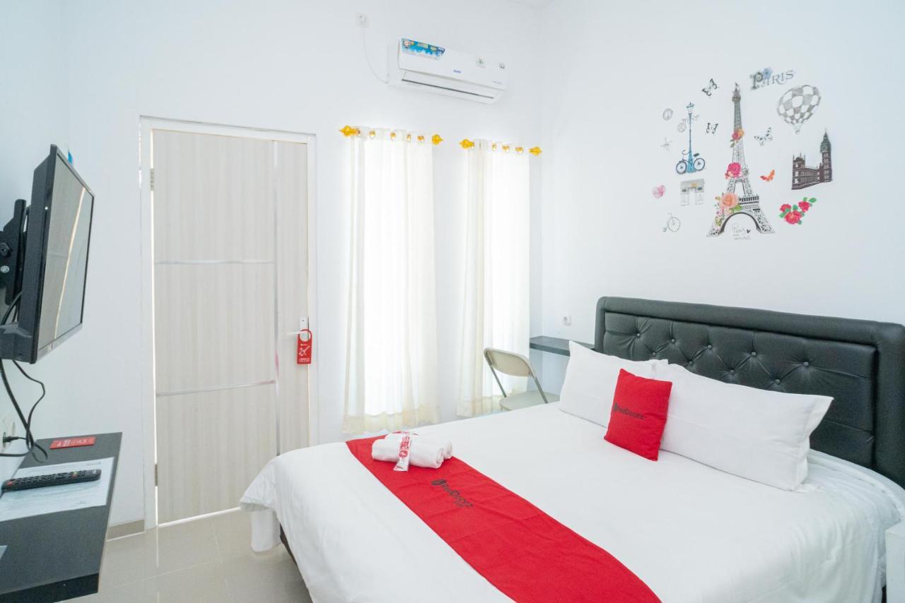 RedDoorz Syariah At Winong Nganjuk Hotel Bagian luar foto