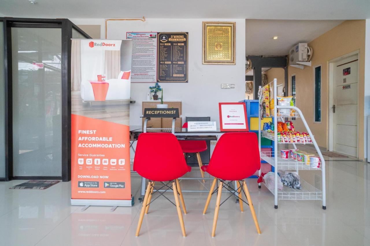 RedDoorz Syariah At Winong Nganjuk Hotel Bagian luar foto