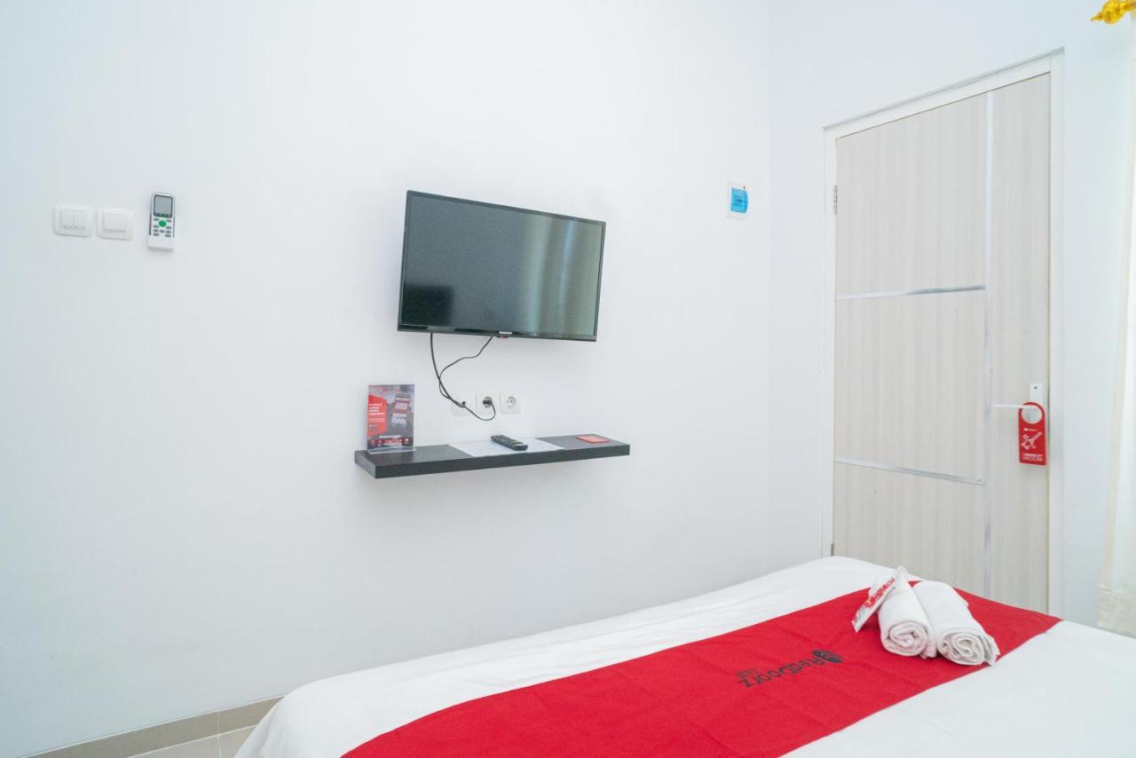RedDoorz Syariah At Winong Nganjuk Hotel Bagian luar foto