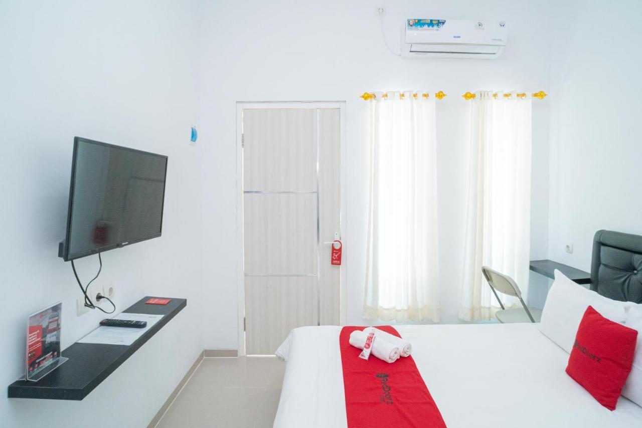 RedDoorz Syariah At Winong Nganjuk Hotel Bagian luar foto