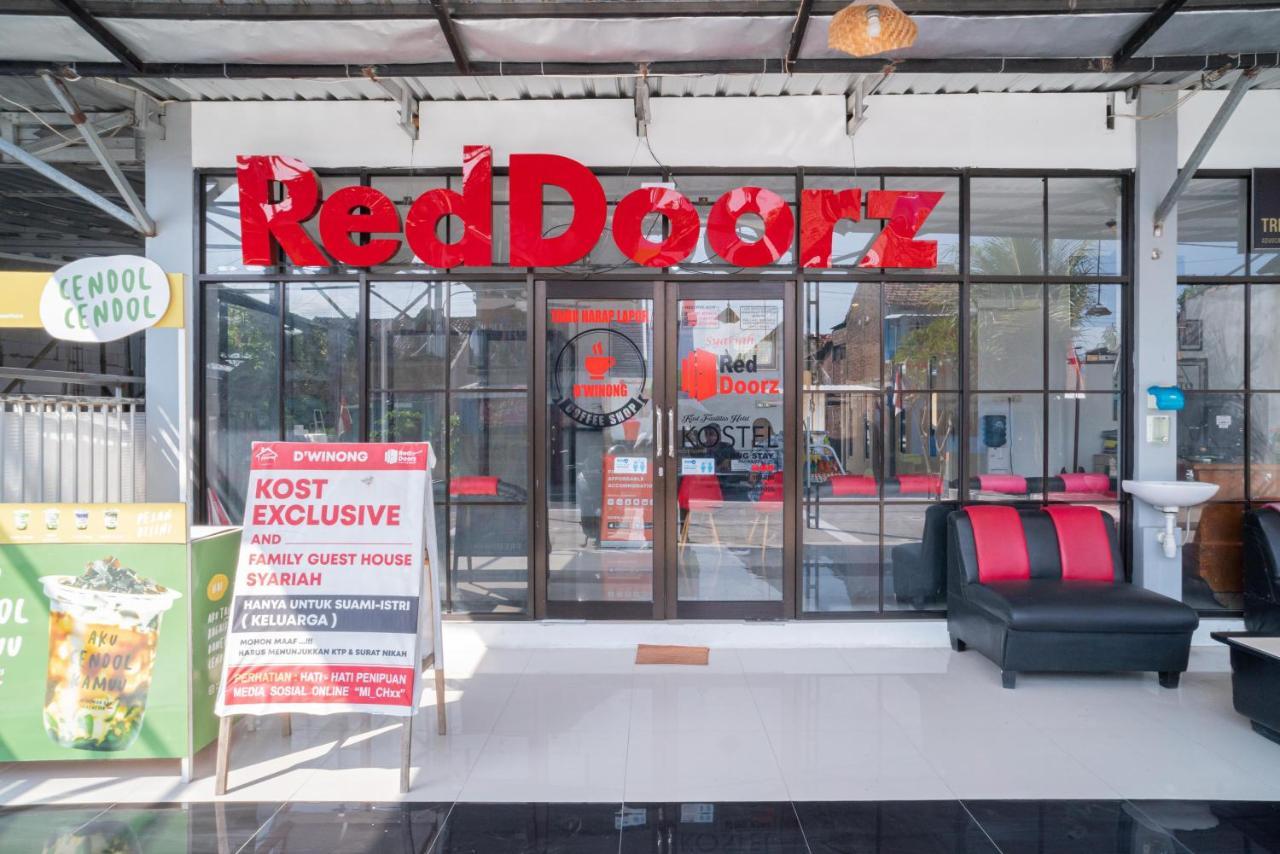 RedDoorz Syariah At Winong Nganjuk Hotel Bagian luar foto