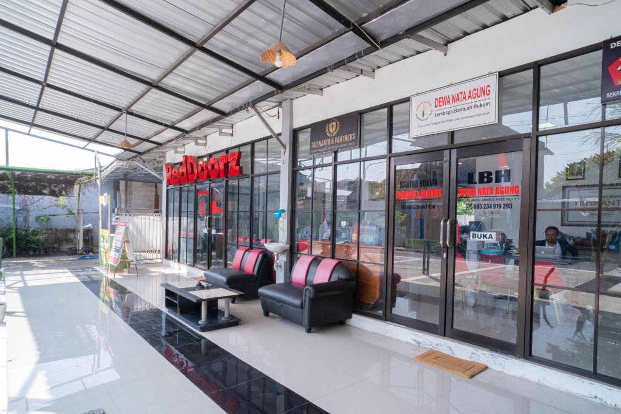 RedDoorz Syariah At Winong Nganjuk Hotel Bagian luar foto