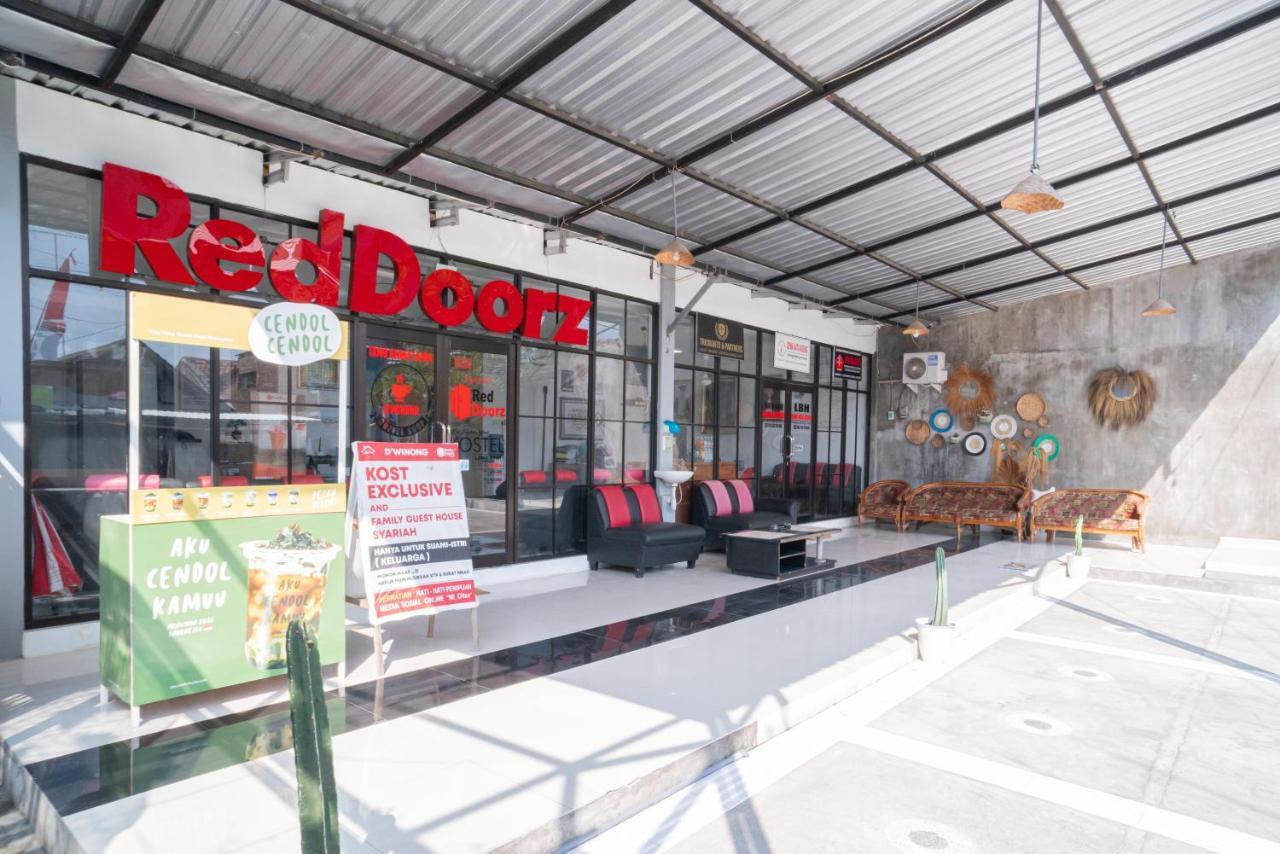 RedDoorz Syariah At Winong Nganjuk Hotel Bagian luar foto