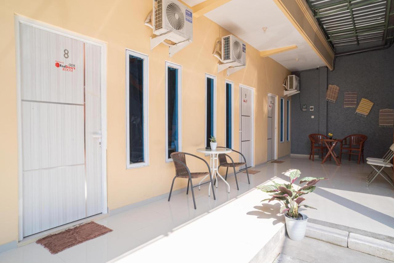RedDoorz Syariah At Winong Nganjuk Hotel Bagian luar foto
