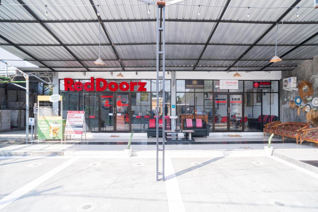 RedDoorz Syariah At Winong Nganjuk Hotel Bagian luar foto