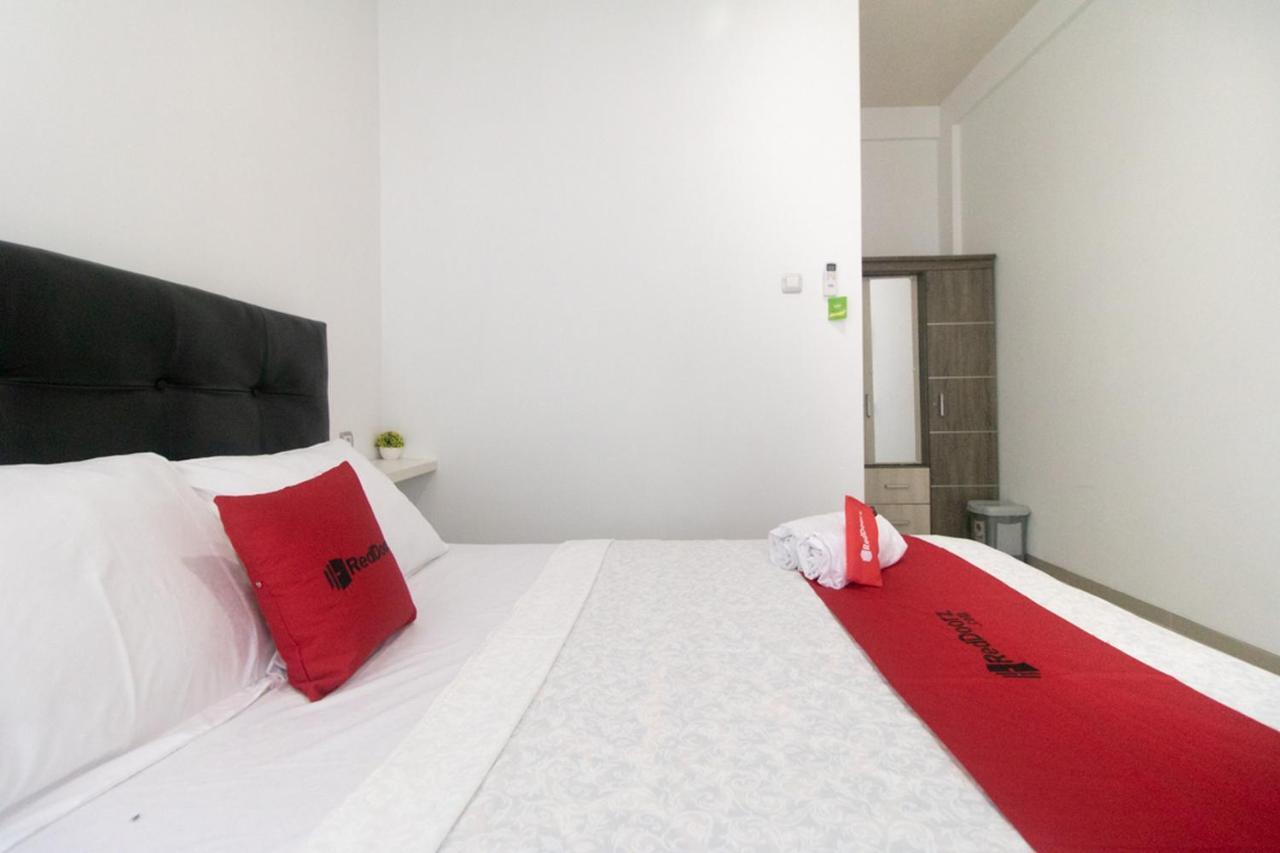 RedDoorz Syariah At Winong Nganjuk Hotel Bagian luar foto