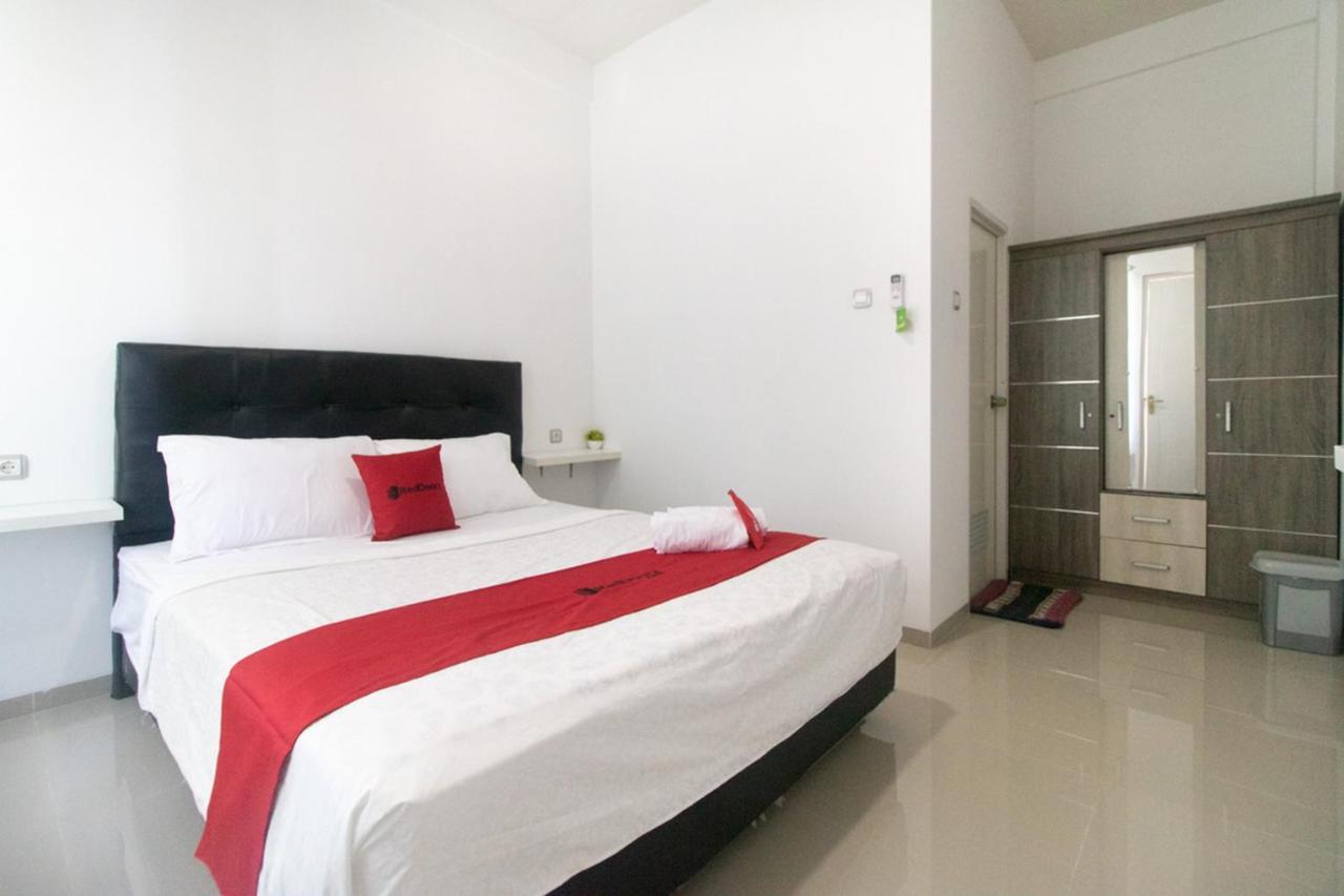RedDoorz Syariah At Winong Nganjuk Hotel Bagian luar foto