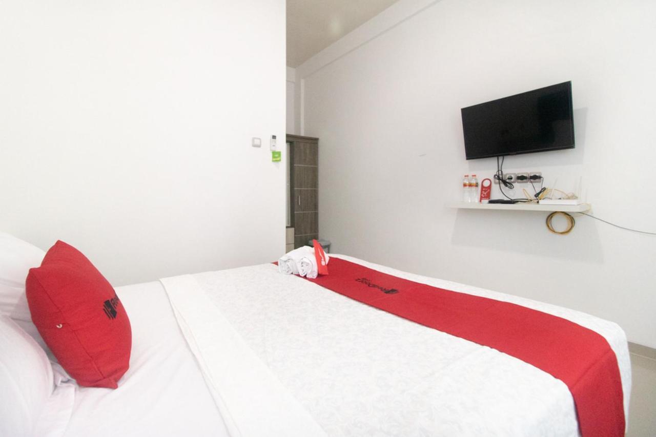 RedDoorz Syariah At Winong Nganjuk Hotel Bagian luar foto